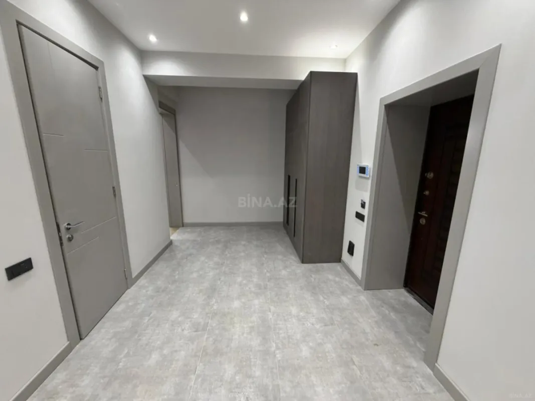Satılır 2 otaqlı mənzil 106 m²