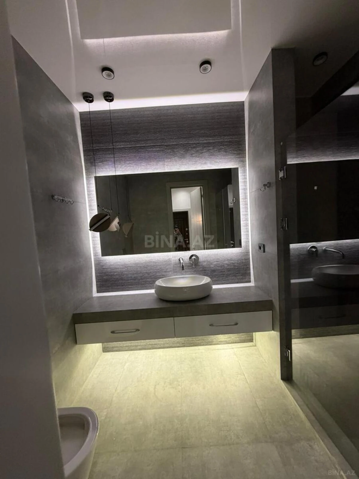 Satılır 2 otaqlı mənzil 106 m²