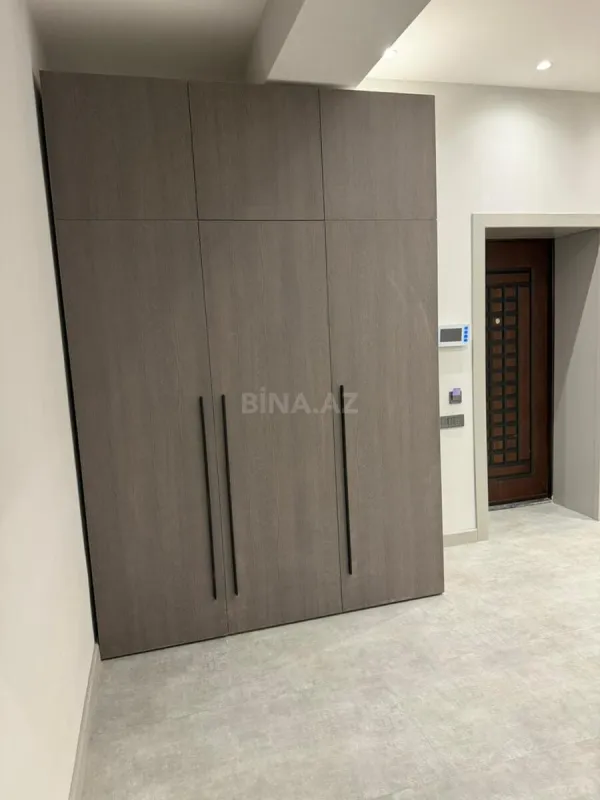 Satılır 2 otaqlı mənzil 106 m²