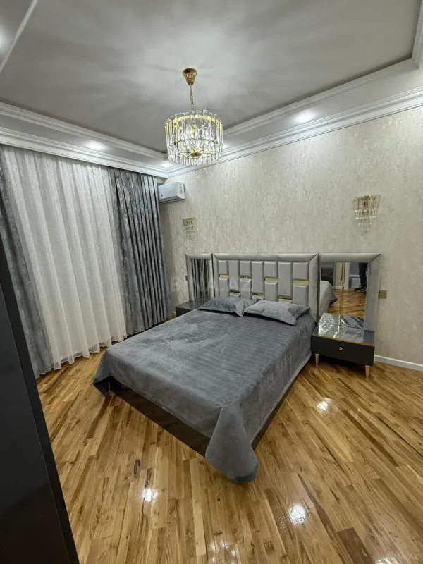 Kirayə verilir 4 otaqlı mənzil 190 m²