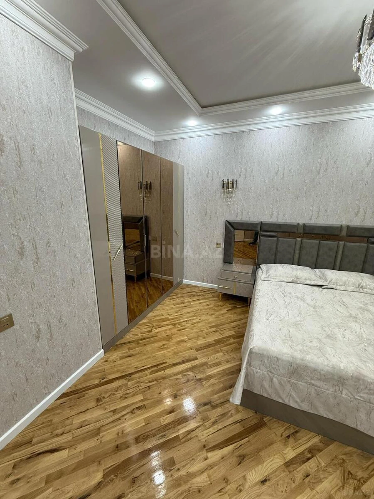 Kirayə verilir 4 otaqlı mənzil 190 m²