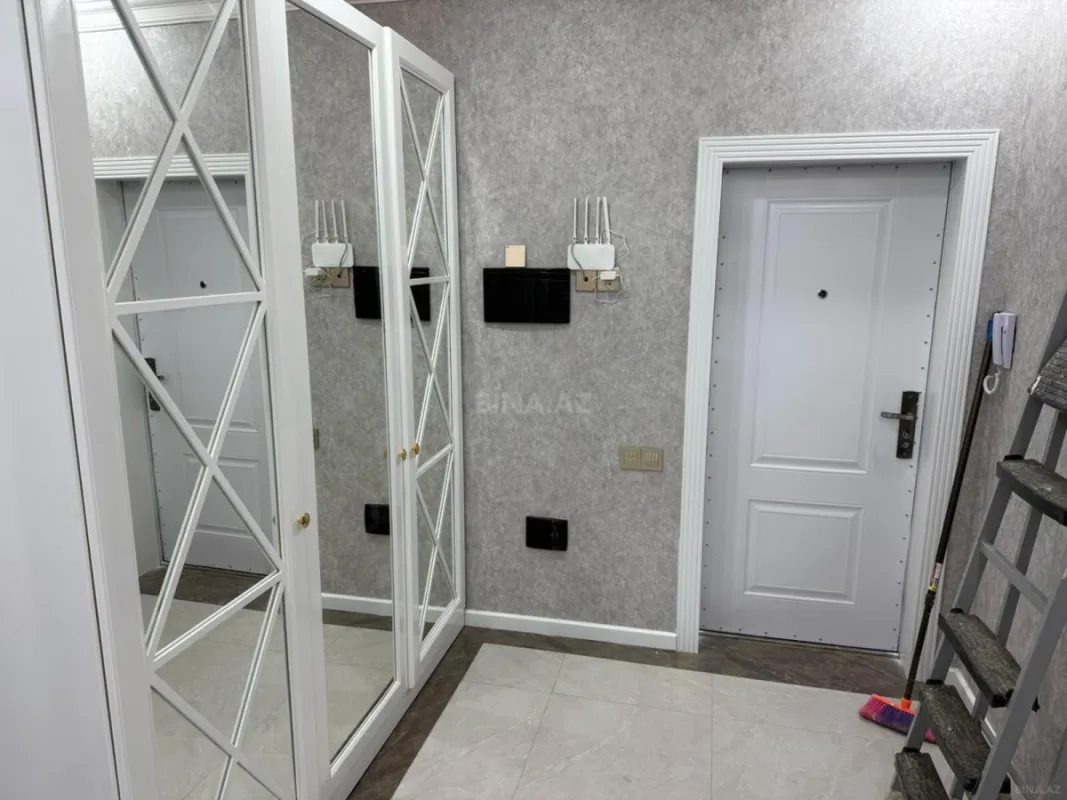 Kirayə verilir 4 otaqlı mənzil 190 m²