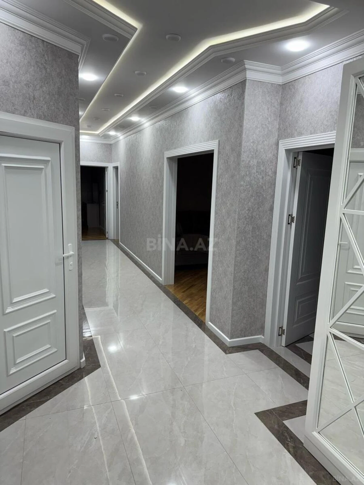 Kirayə verilir 4 otaqlı mənzil 190 m²