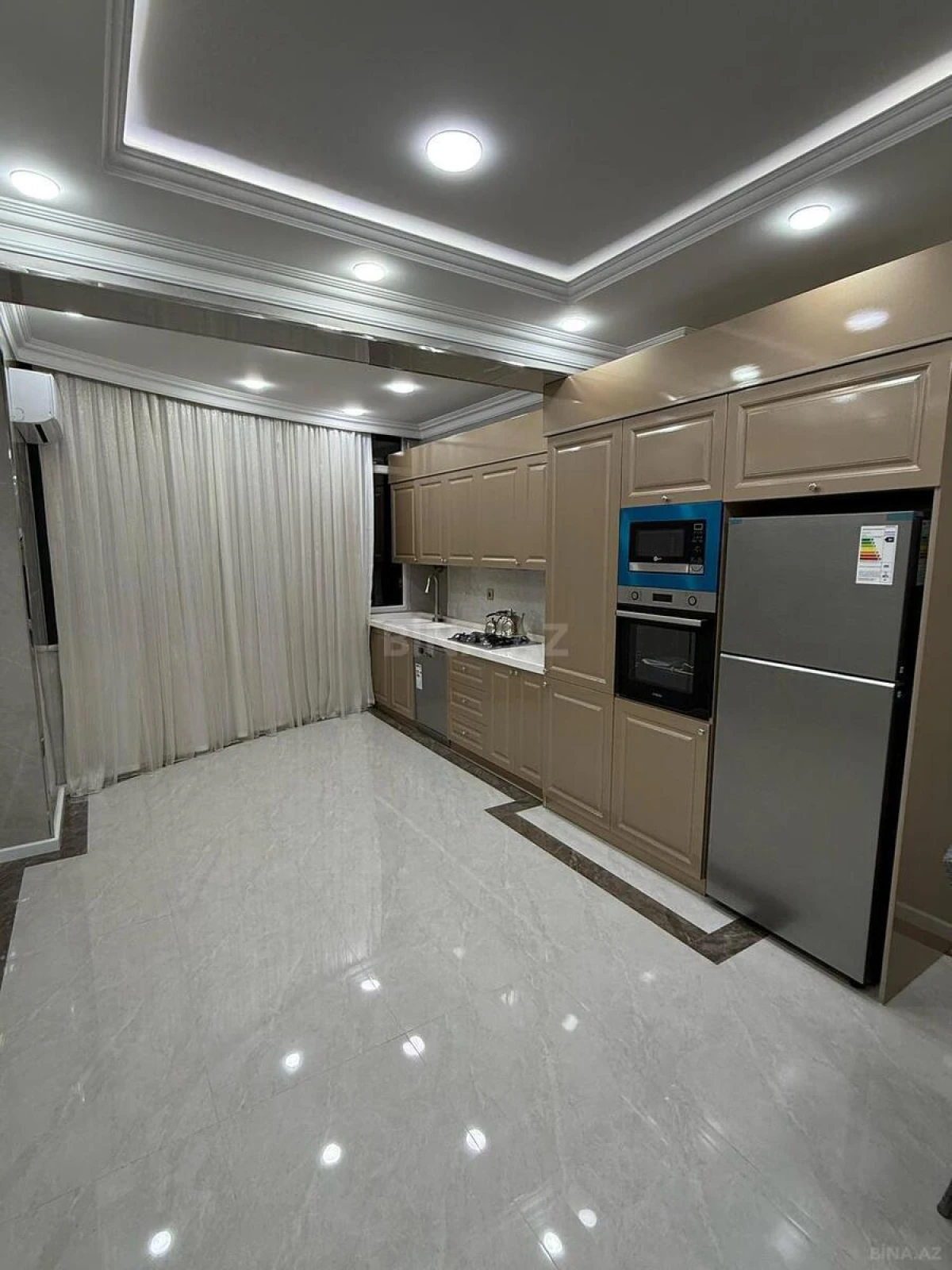 Kirayə verilir 4 otaqlı mənzil 190 m²