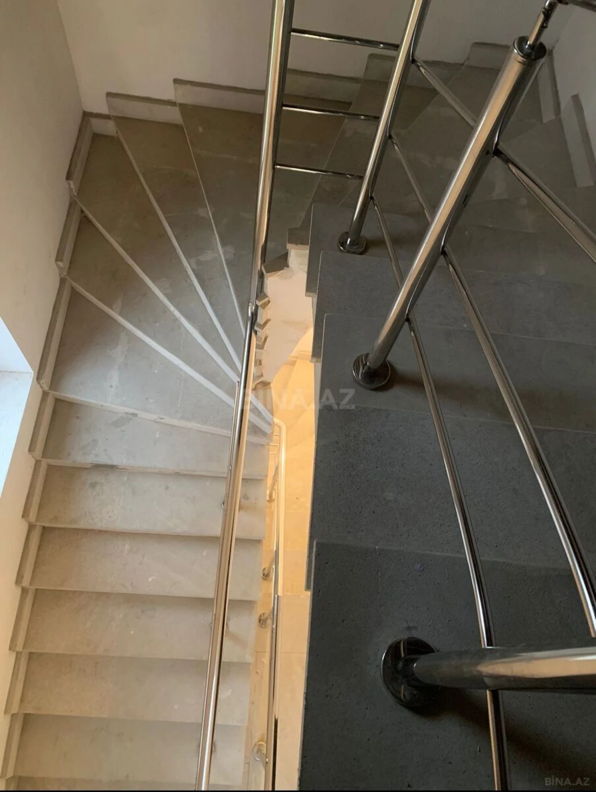 Satılır 10 otaqlı həyət evi 480 m²