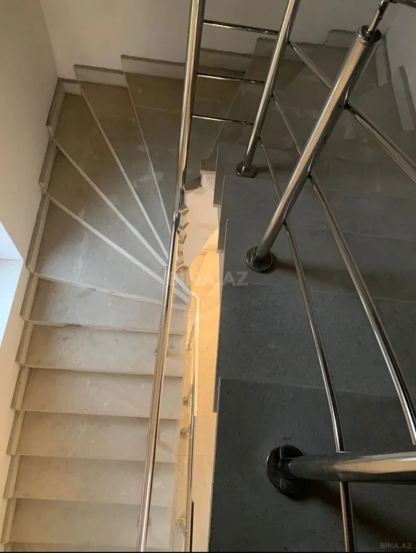 Satılır 10 otaqlı həyət evi 480 m²