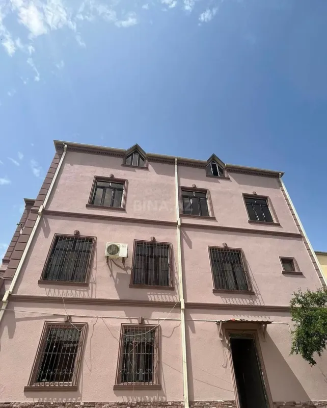 Satılır 10 otaqlı həyət evi 480 m²