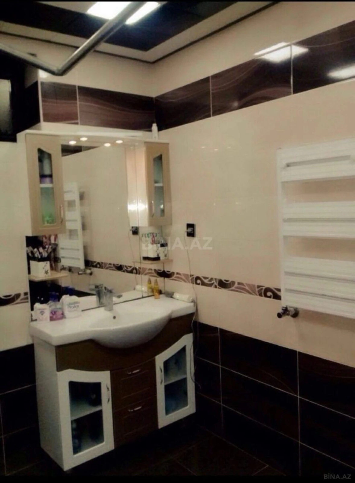 Satılır 10 otaqlı həyət evi 480 m²