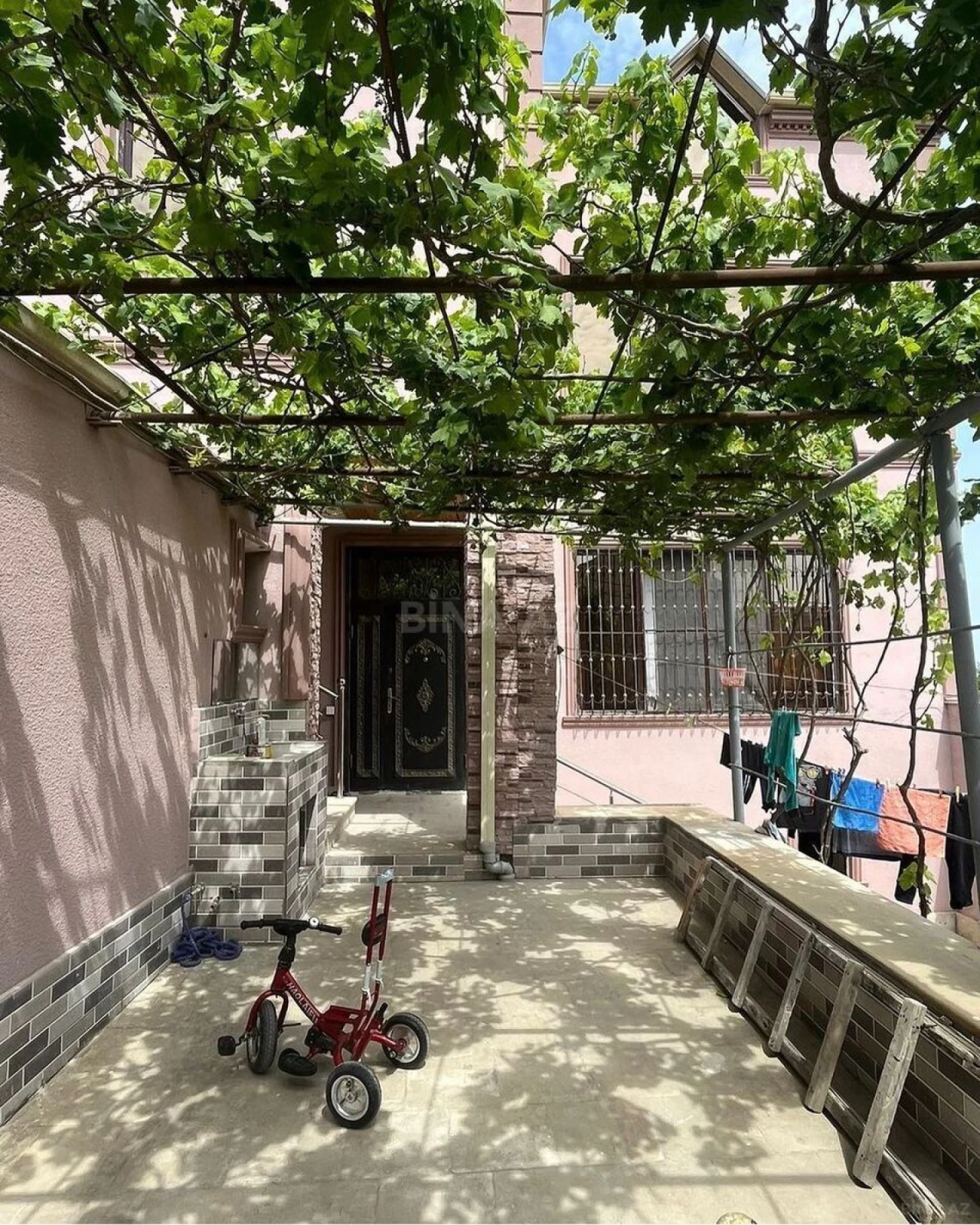 Satılır 10 otaqlı həyət evi 480 m²