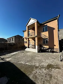 Satılır 4 otaqlı həyət evi 180 m²