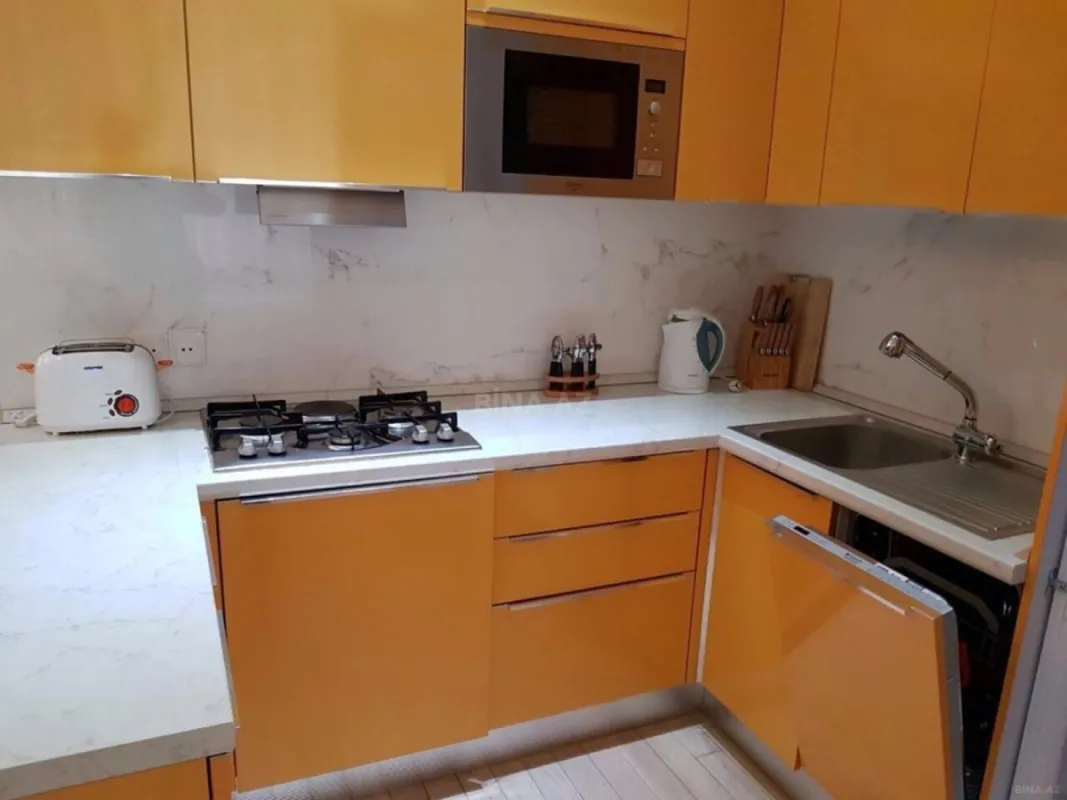 Kirayə verilir 2 otaqlı mənzil 70 m²
