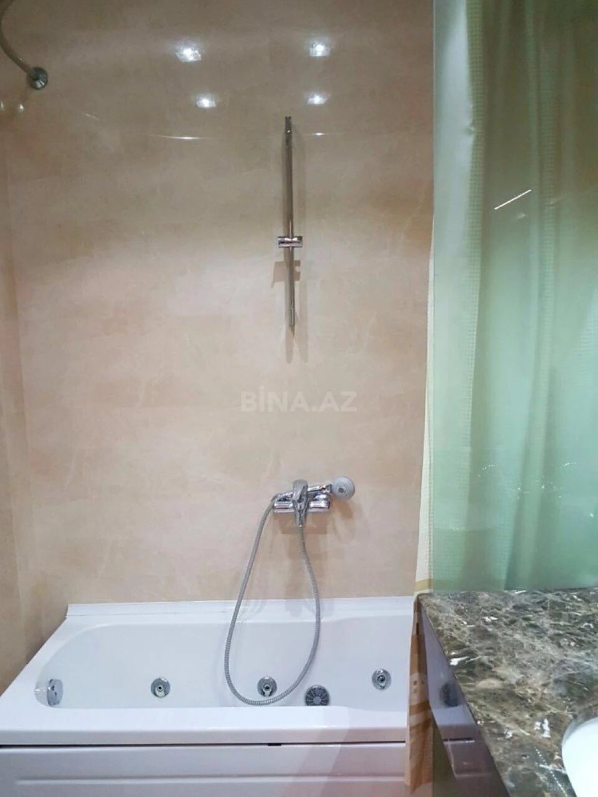 Kirayə verilir 2 otaqlı mənzil 70 m²