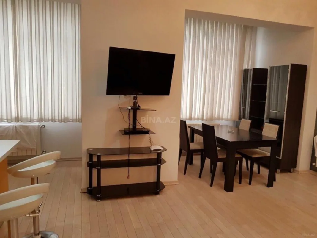 Kirayə verilir 2 otaqlı mənzil 70 m²