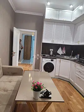 Kirayə verilir 2 otaqlı mənzil 95 m²