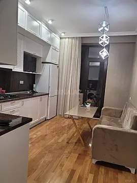 Kirayə verilir 2 otaqlı mənzil 95 m²