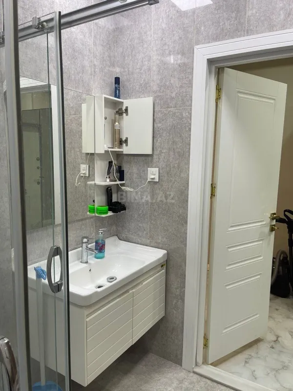 Kirayə verilir 2 otaqlı mənzil 95 m²