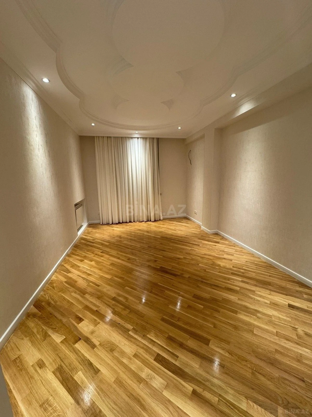 Satılır 4 otaqlı mənzil 160 m²