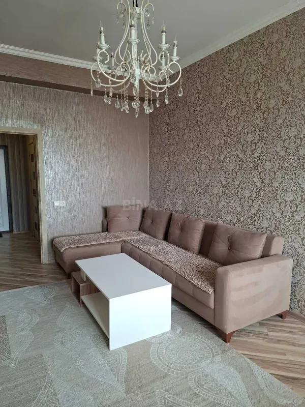Kirayə verilir 2 otaqlı mənzil 76 m²