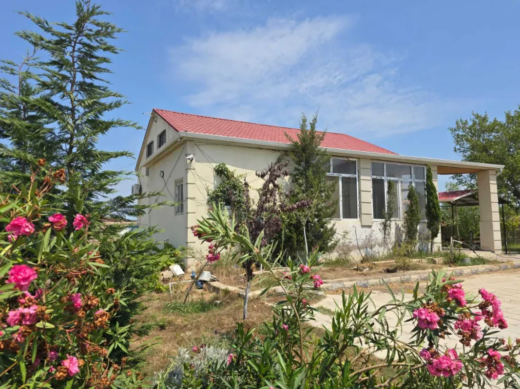 Satılır 5 otaqlı həyət evi 200 m²