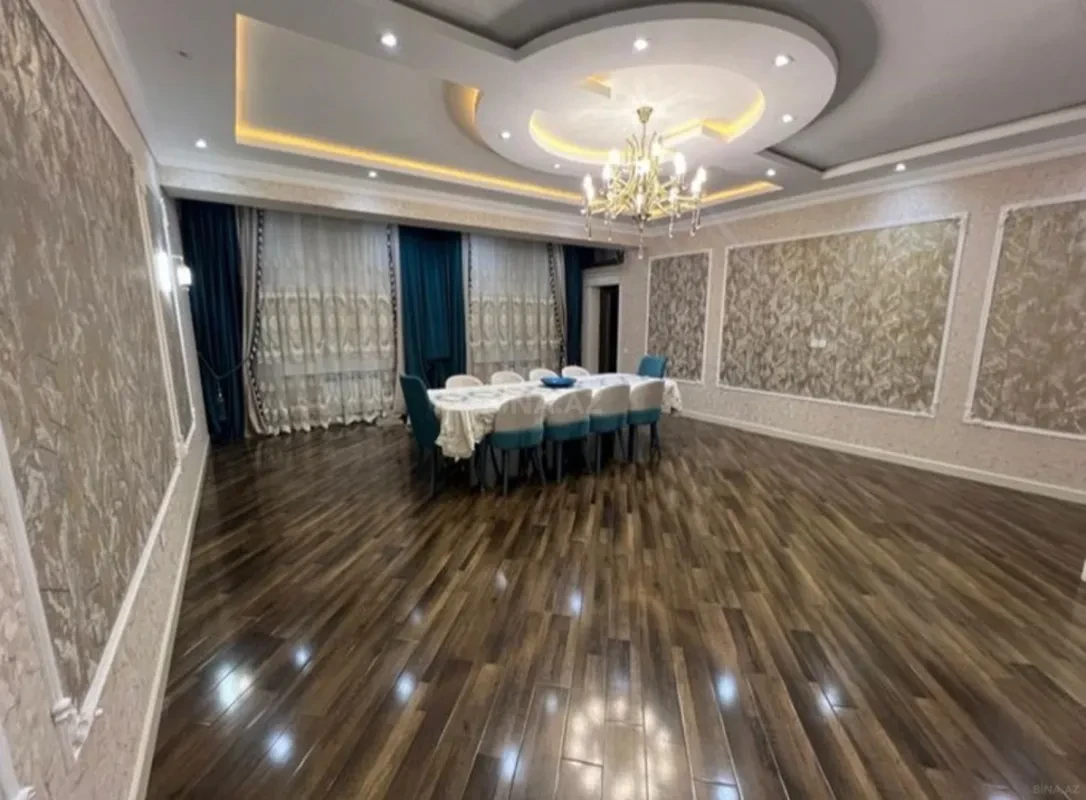 Satılır 4 otaqlı mənzil 180 m²