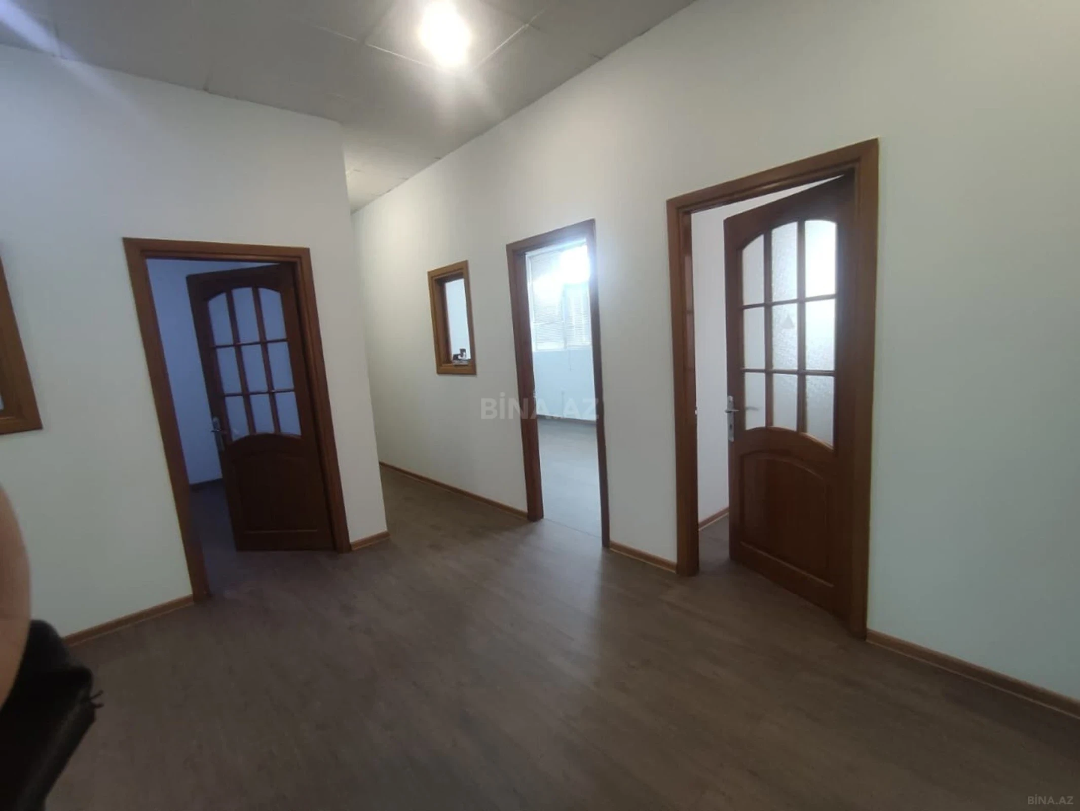 Kirayə verilir 2 otaqlı ofis 220 m²