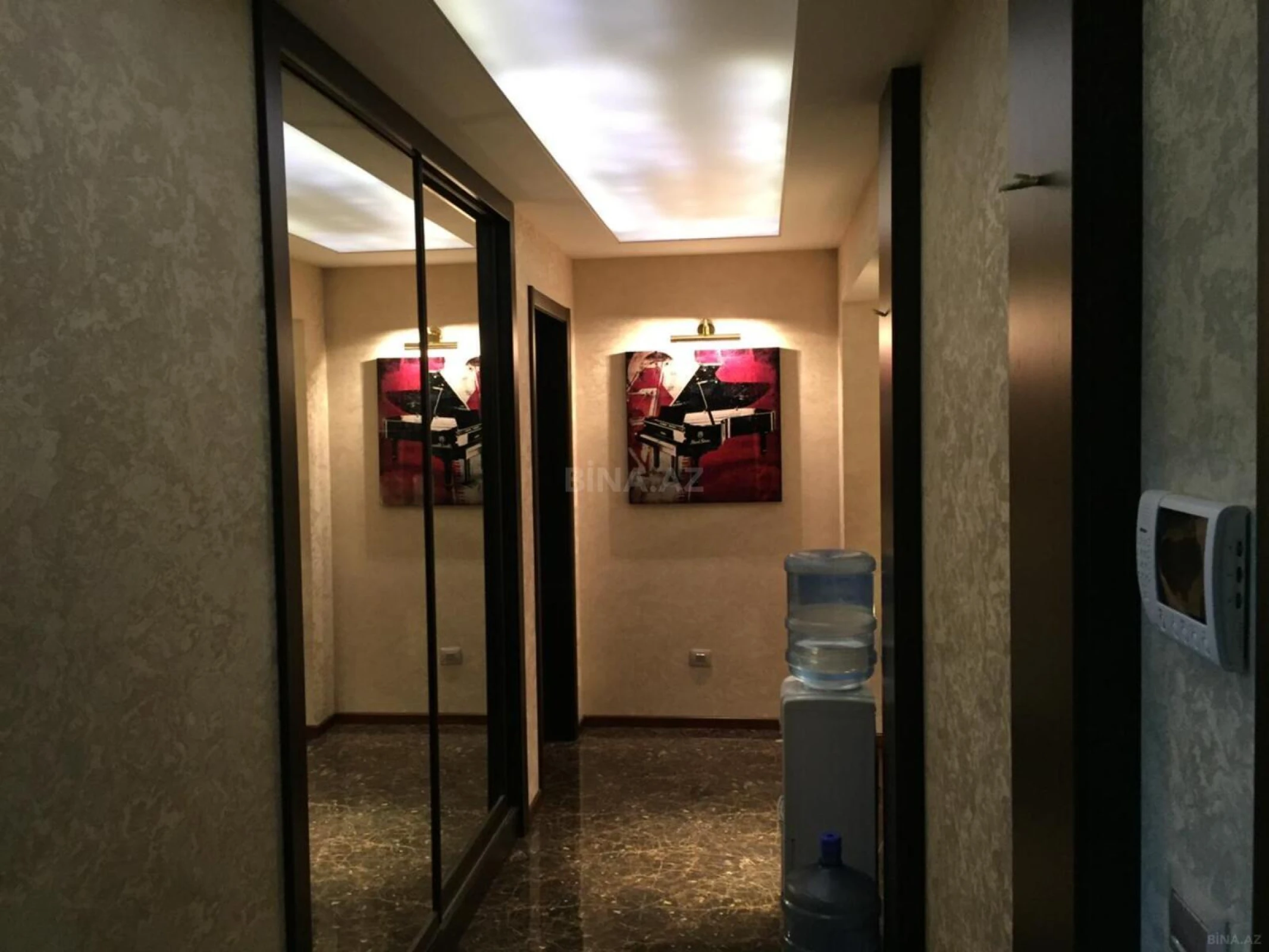 Kirayə verilir 2 otaqlı mənzil 95 m²