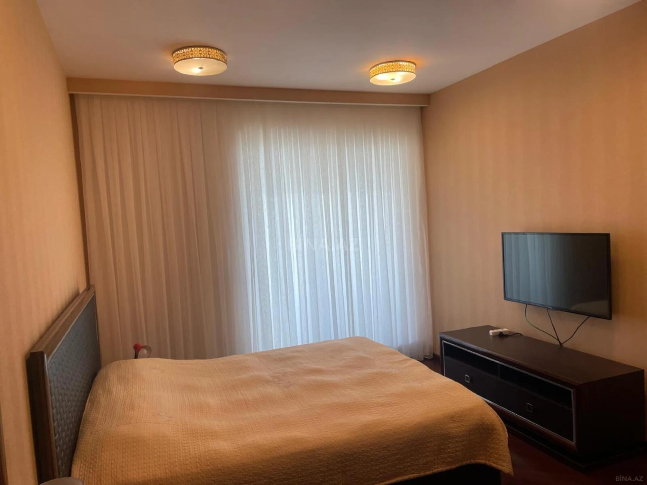 Kirayə verilir 2 otaqlı mənzil 95 m²