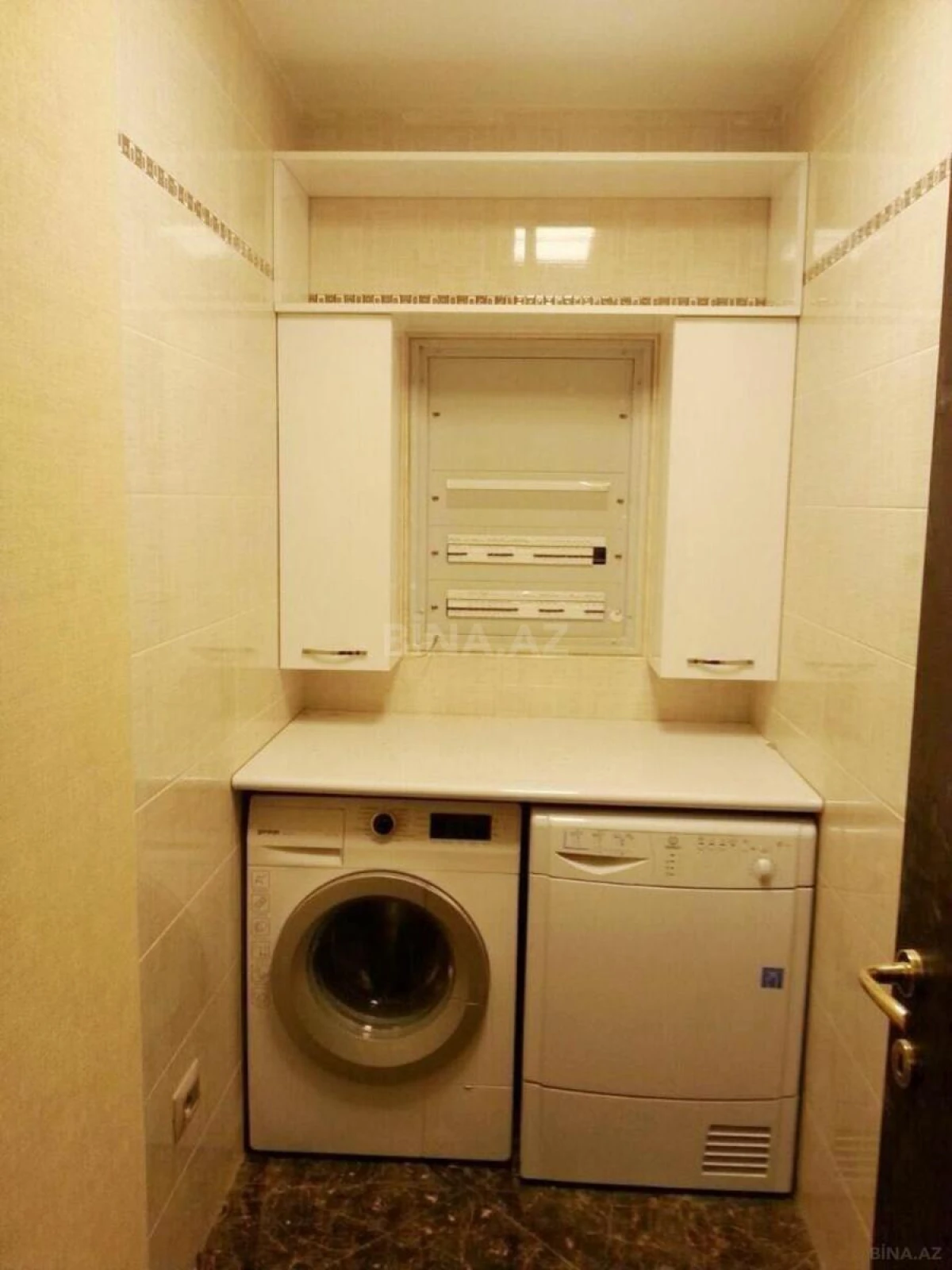 Kirayə verilir 2 otaqlı mənzil 95 m²