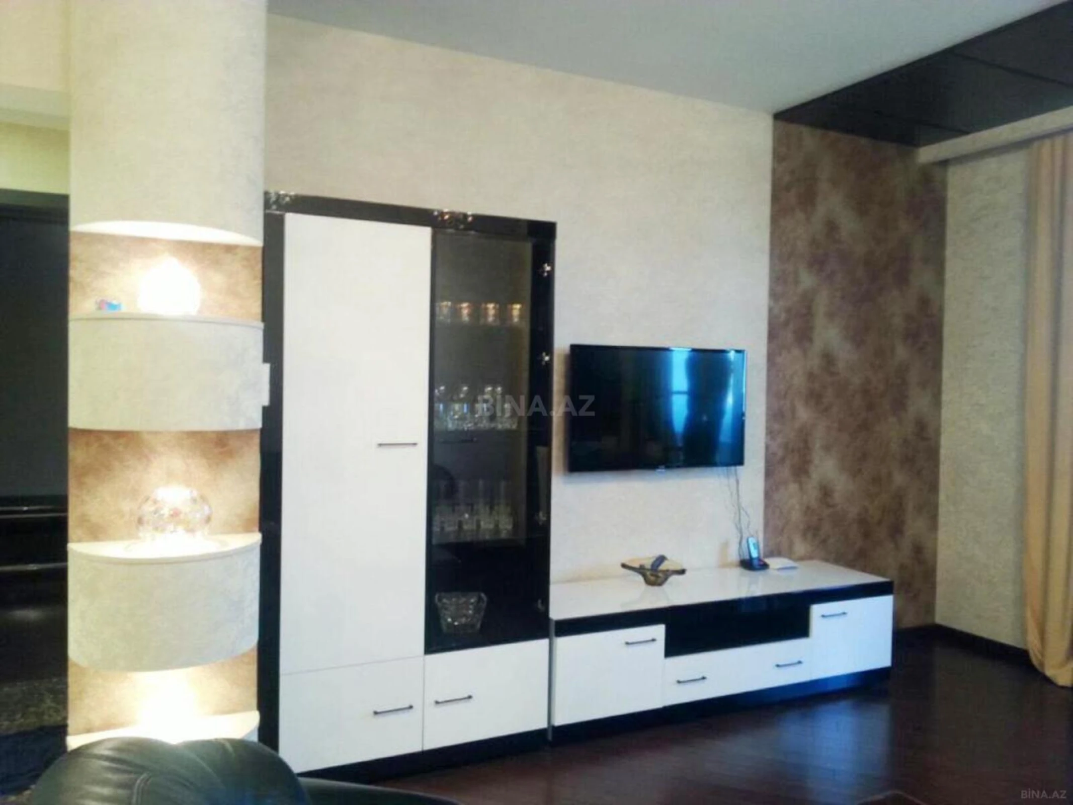 Kirayə verilir 2 otaqlı mənzil 95 m²