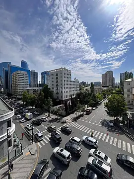Satılır 4 otaqlı mənzil 195 m² — Bakı 4 otaq 195.00 m²