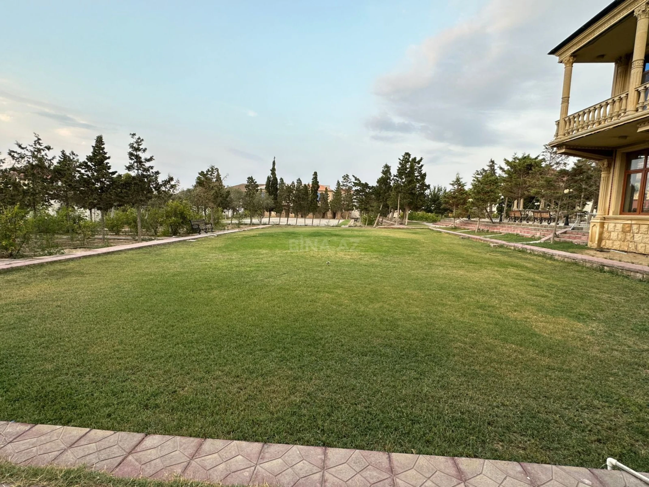 Kirayə verilir 9 otaqlı həyət evi 850 m²