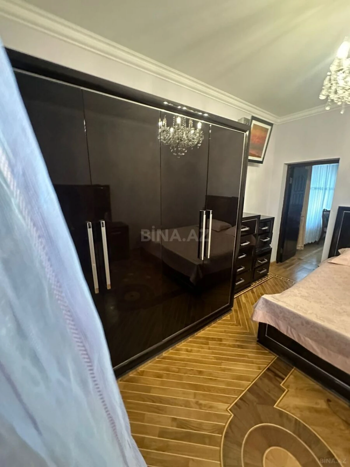 Kirayə verilir 9 otaqlı həyət evi 850 m²