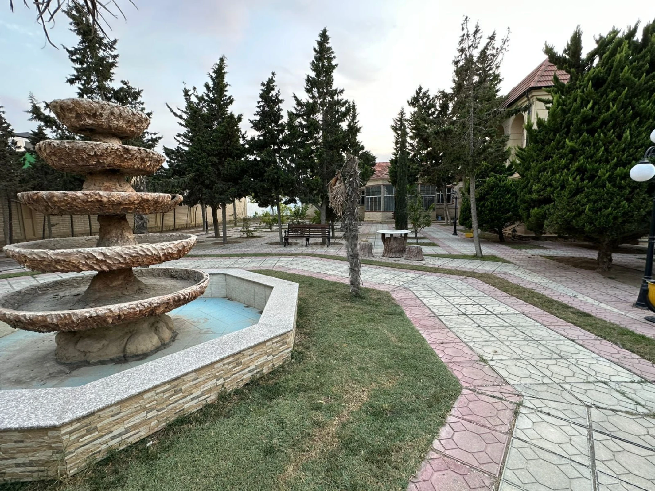 Kirayə verilir 9 otaqlı həyət evi 850 m²