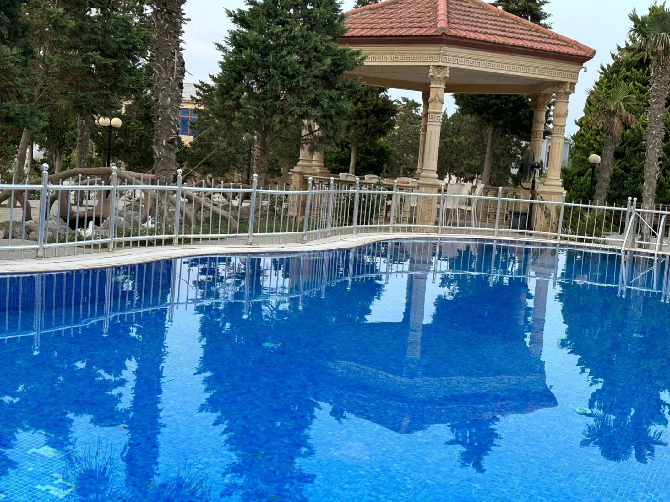 Kirayə verilir 9 otaqlı həyət evi 850 m²