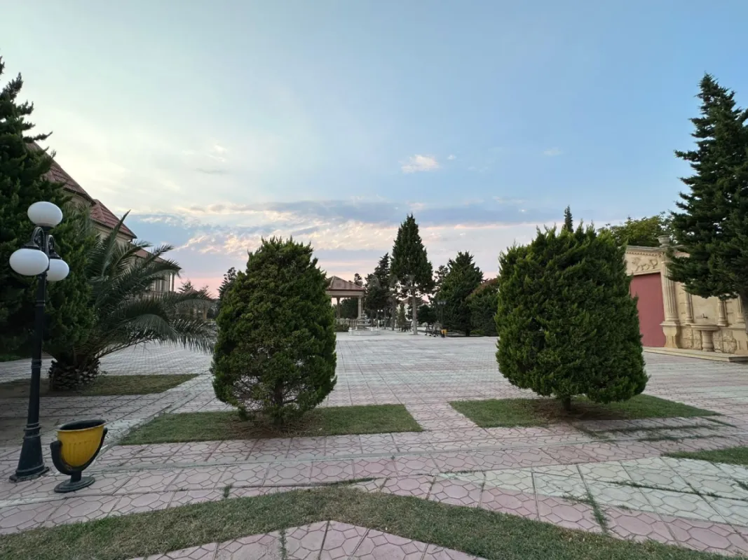 Kirayə verilir 9 otaqlı həyət evi 850 m²