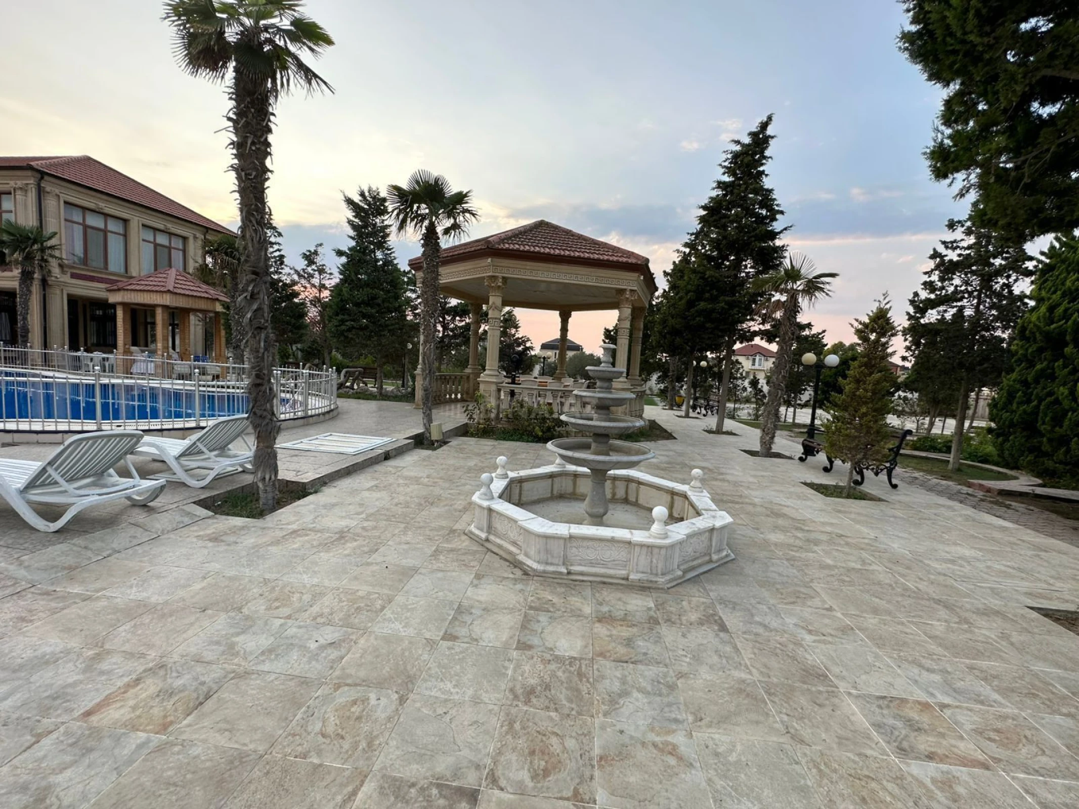 Kirayə verilir 9 otaqlı həyət evi 850 m²