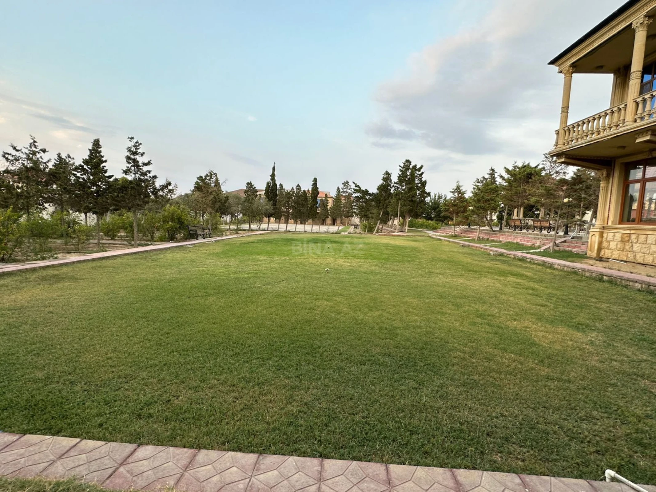 Kirayə verilir 9 otaqlı həyət evi 850 m²