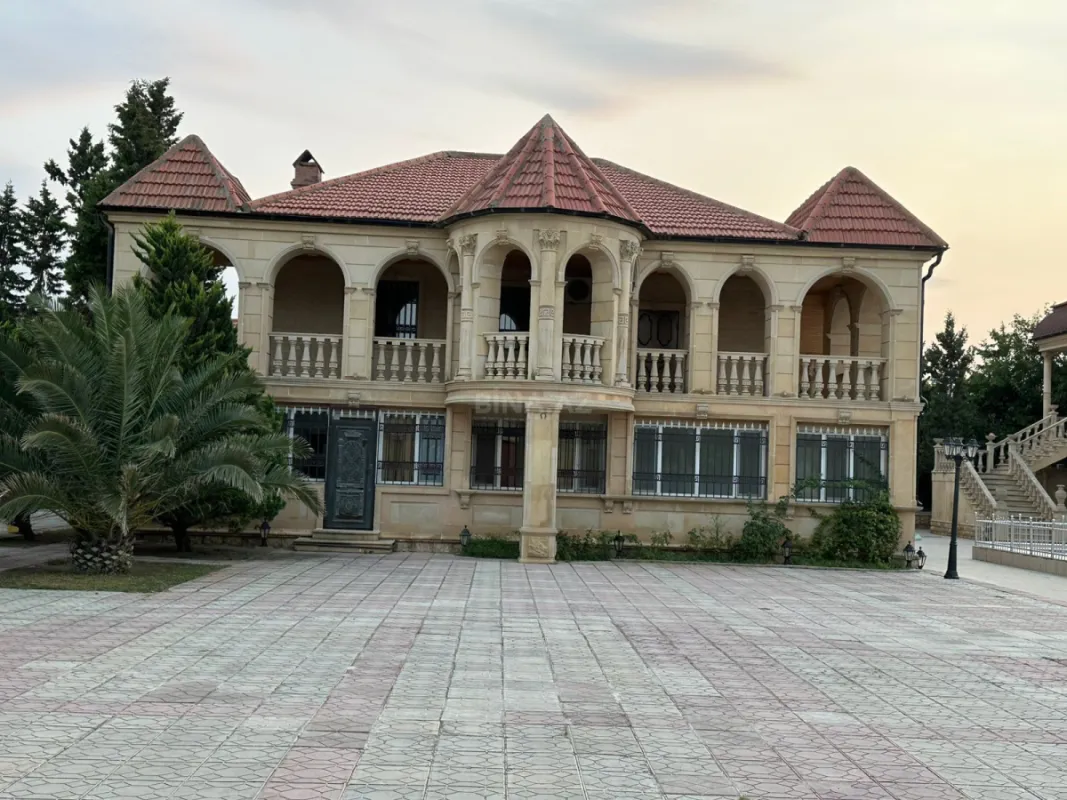 Kirayə verilir 9 otaqlı həyət evi 850 m²