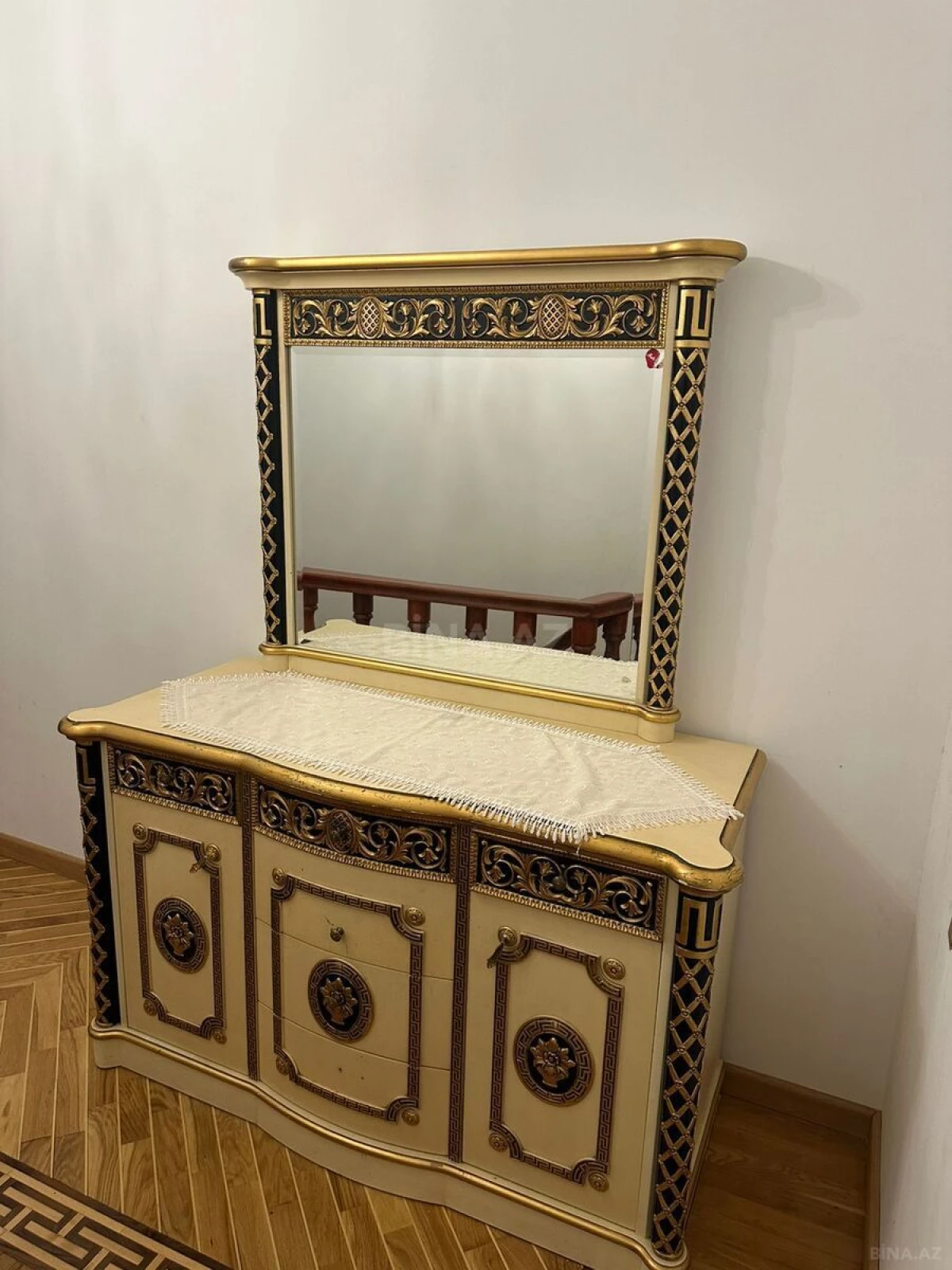 Kirayə verilir 9 otaqlı həyət evi 850 m²