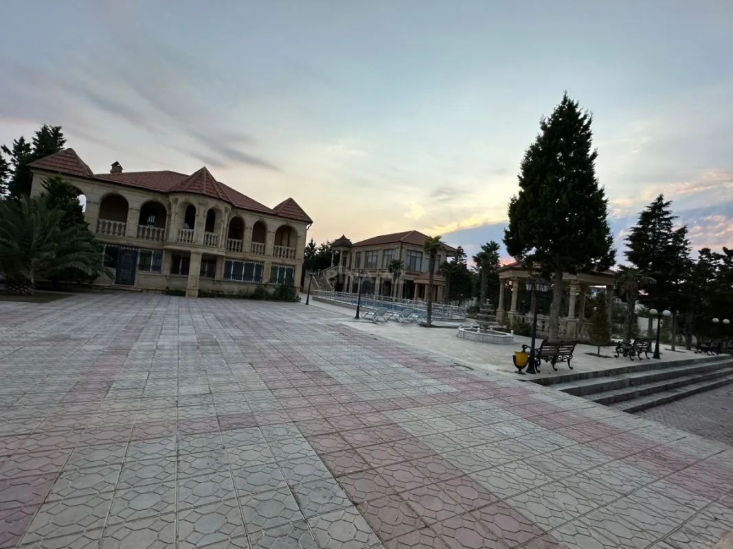 Kirayə verilir 9 otaqlı həyət evi 850 m²