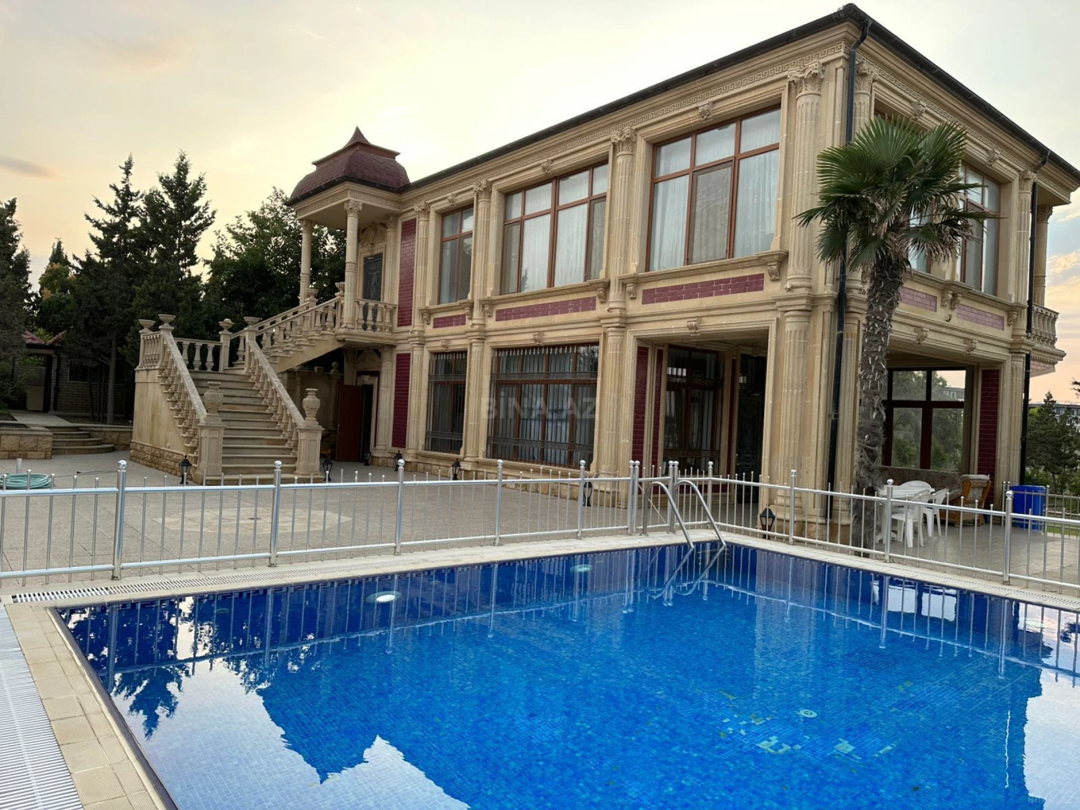 Kirayə verilir 9 otaqlı həyət evi 850 m²
