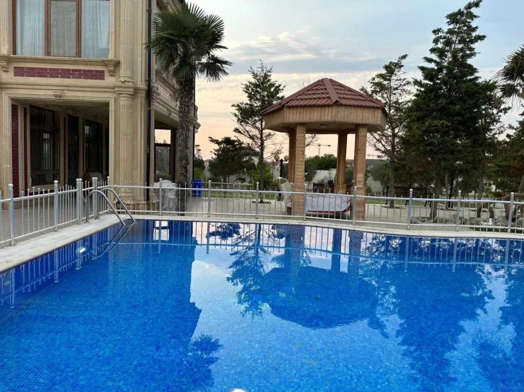 Kirayə verilir 9 otaqlı həyət evi 850 m²