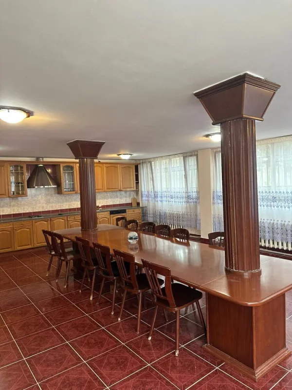 Kirayə verilir 9 otaqlı həyət evi 850 m²