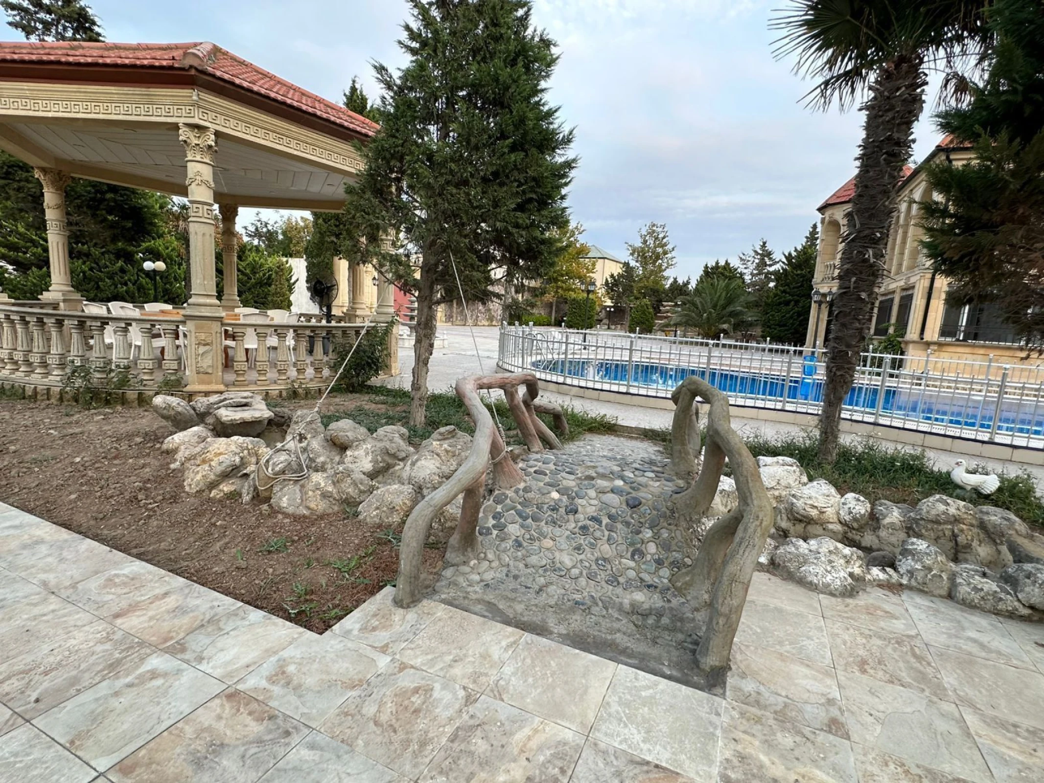 Kirayə verilir 9 otaqlı həyət evi 850 m²