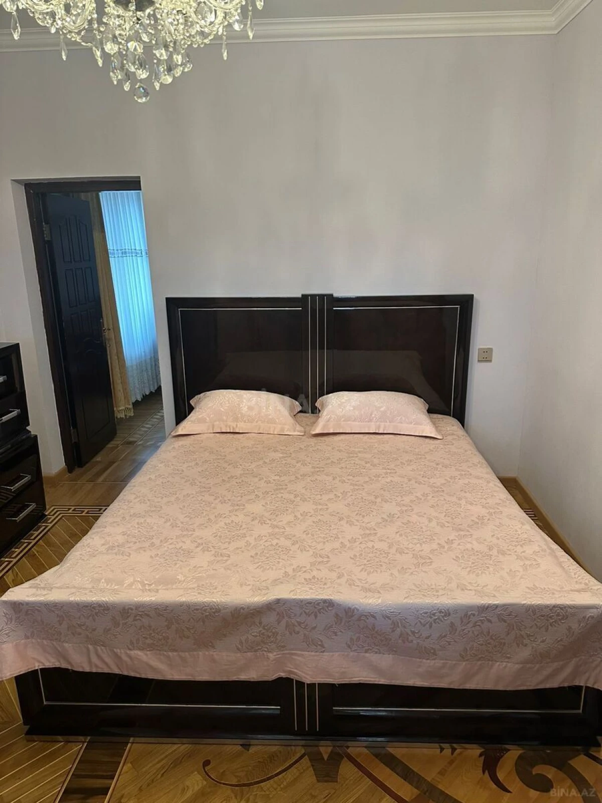Kirayə verilir 9 otaqlı həyət evi 850 m²