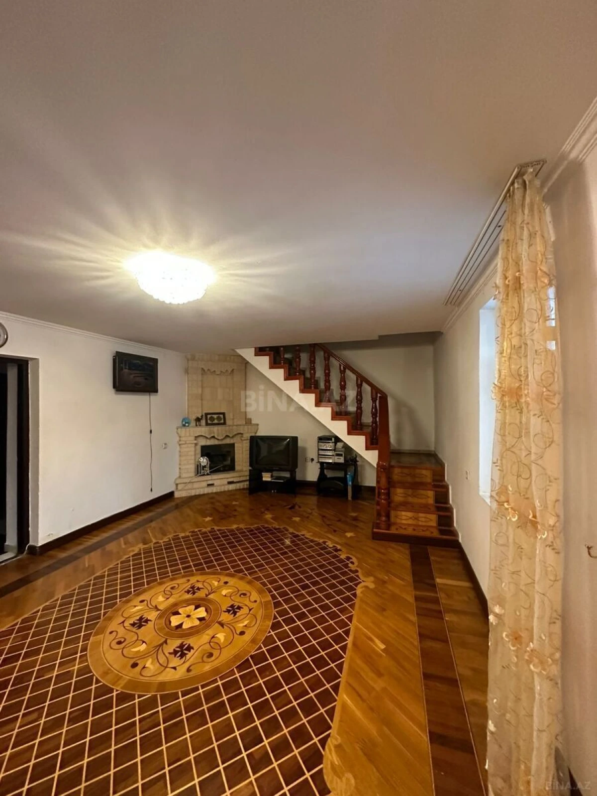 Kirayə verilir 9 otaqlı həyət evi 850 m²