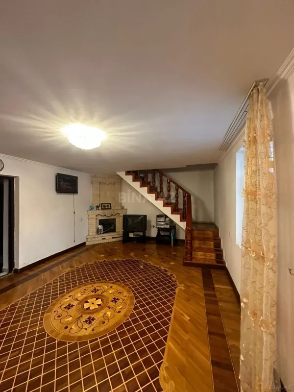 Kirayə verilir 9 otaqlı həyət evi 850 m²