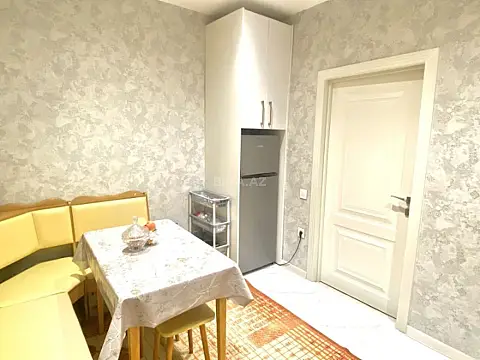 Kirayə verilir 2 otaqlı mənzil 60 m²