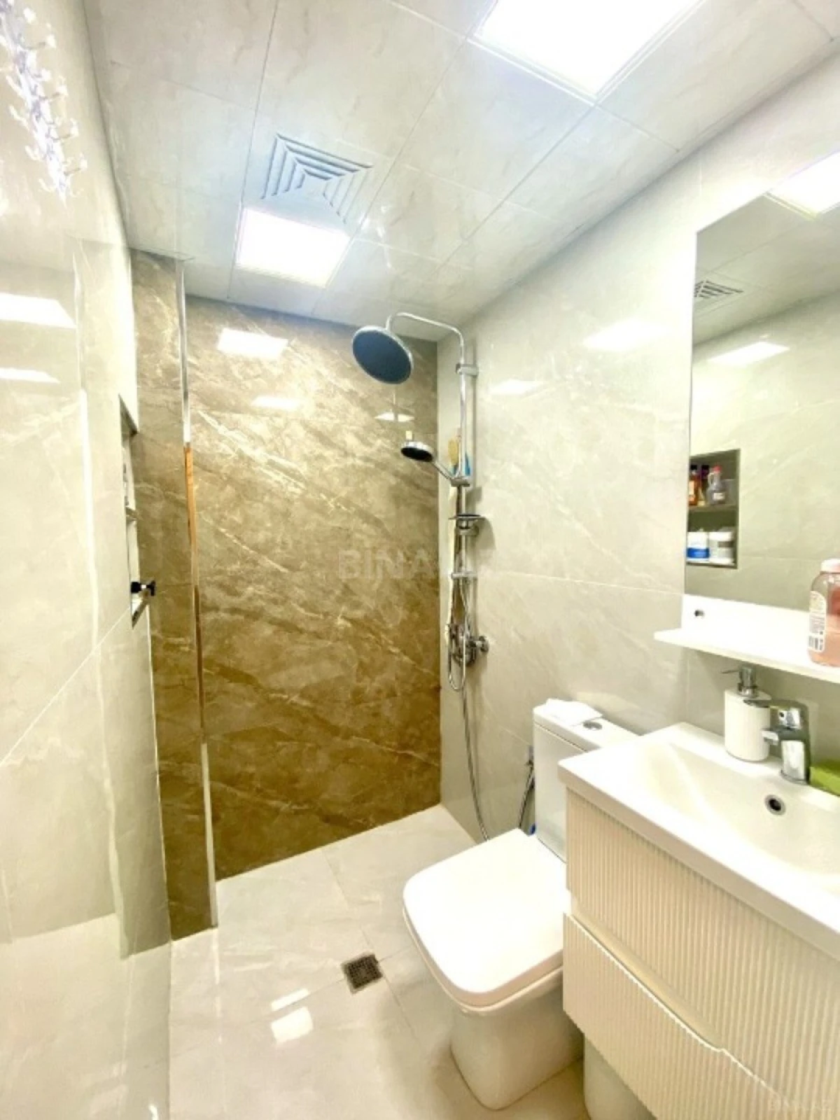 Kirayə verilir 2 otaqlı mənzil 60 m²