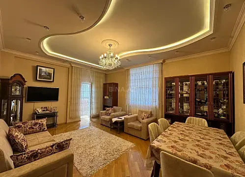 Satılır 3 otaqlı mənzil 140 m² — Bakı, İnşaatçılar 3 otaq 140.00 m²